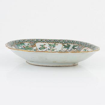 A Canton famille verte dish, Qing dynasty, 18th century.
