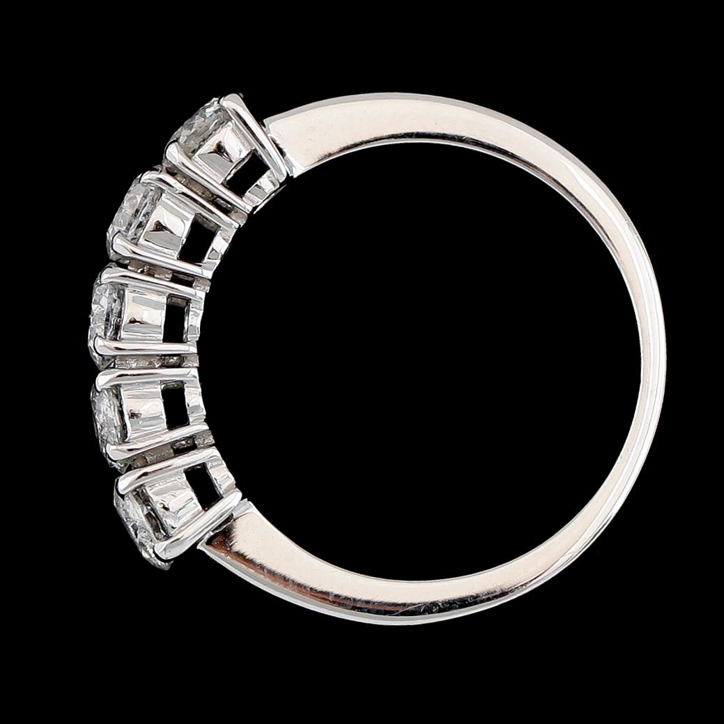 RING, 18K vitguld, 5 briljantslipade diamanter tot ca 1.66 ct.