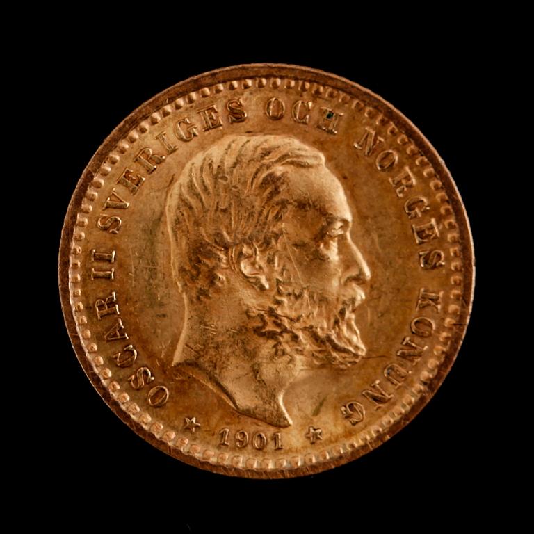 GULDMYNT, 5 kronor, Oscar II, 1901.  Vikt ca 2 gram.