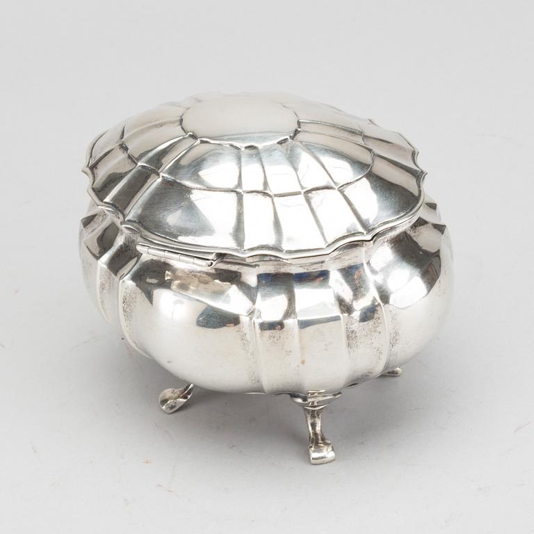 A 20tH CENTURY SILVER SUGAR BOWL,