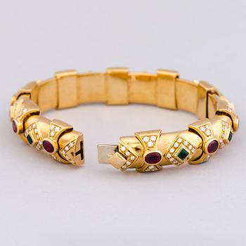 ARMBAND, fasettslipade smaragder och rubiner, briljantslipade diamanter, 18K guld.