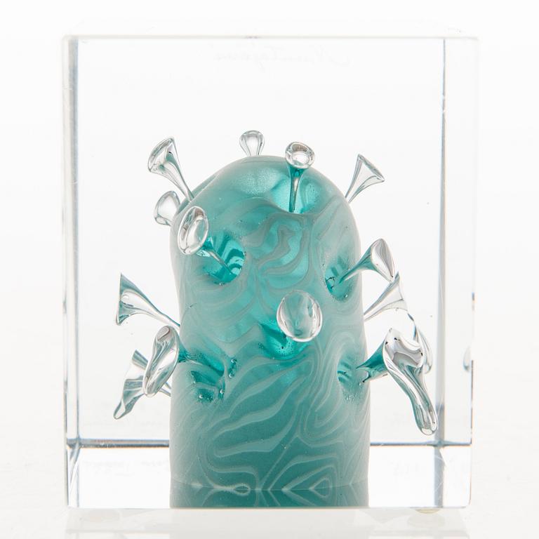 OIVA TOIKKA, AN ANNUAL CUBE, glass, signed Oiva Toikka Nuutajärvi marked 117.