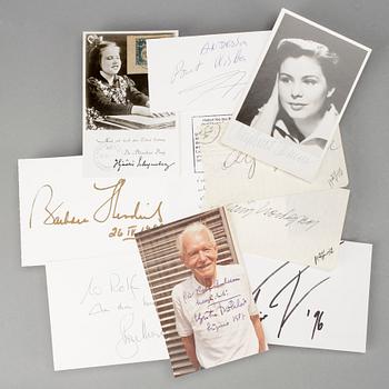 AUTOGRAFER FILMSKÅDESPELARE, 9 st, bla Roger Moore och Charles Aznavour.