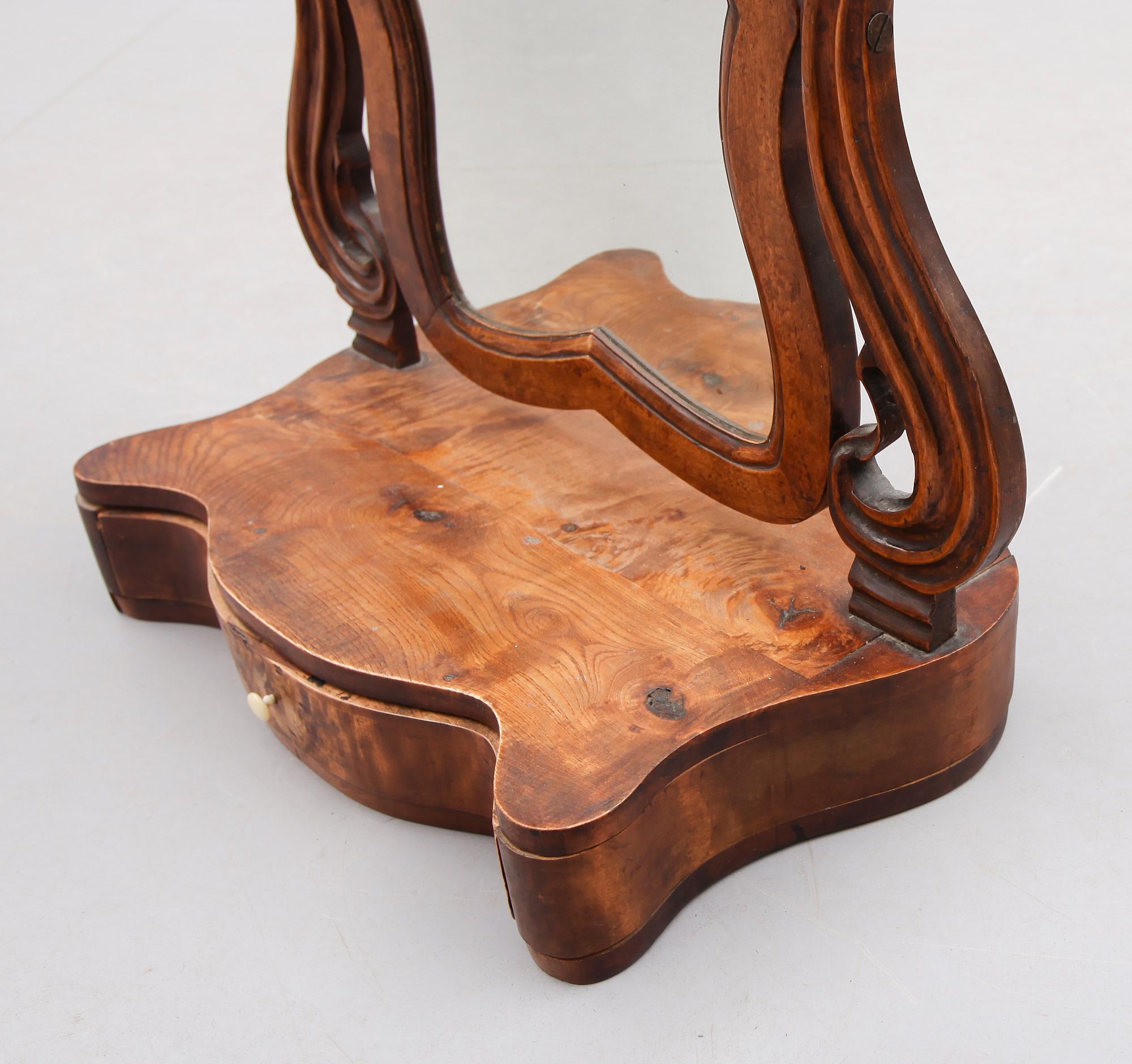 TOILETTESPEGEL, nyrokoko, 1800-talets andra hälft.