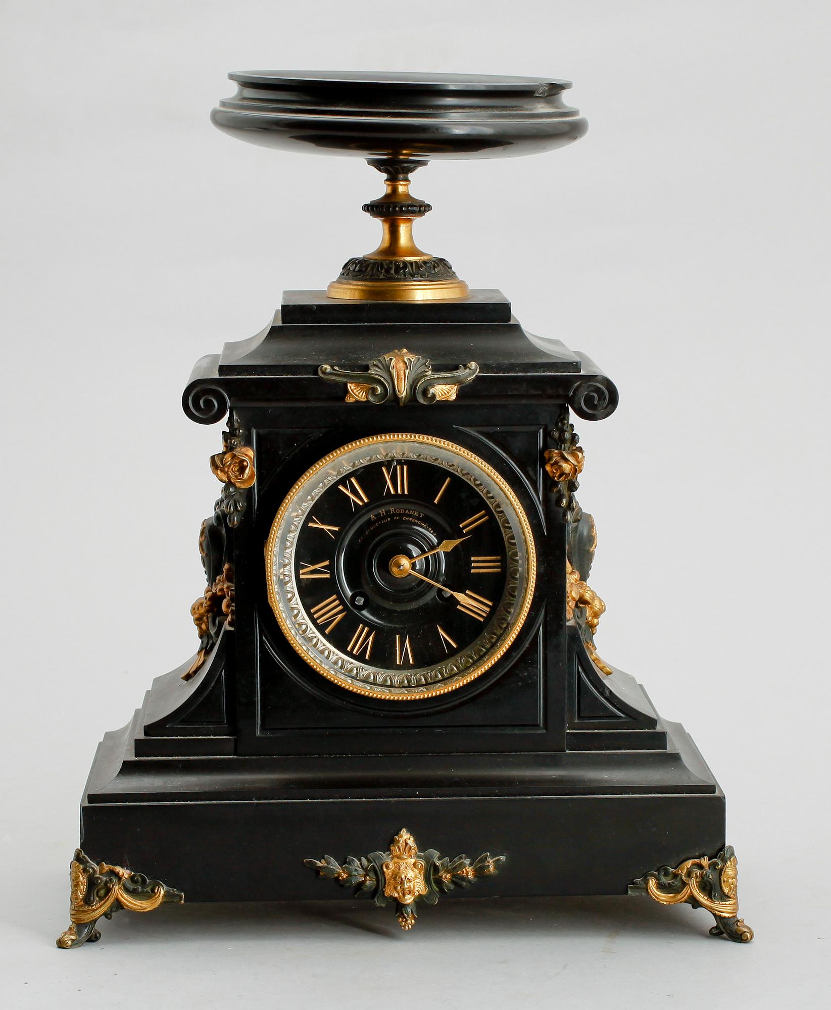 BORDSPENDYL, svart marmor, AH Rodanet, Paris, sent 1800-tal.