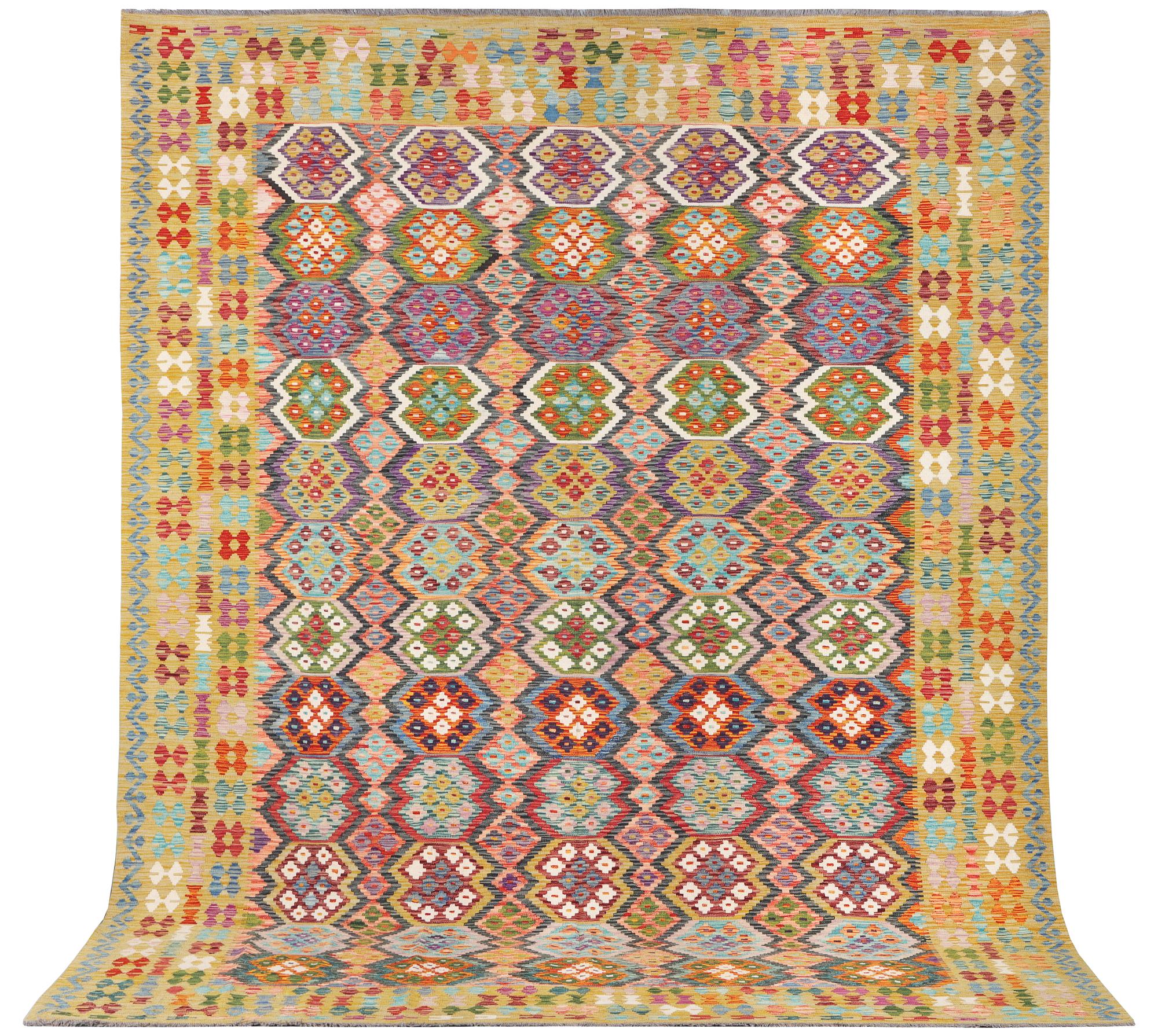 Matta, Kelim, ca. 387 x 310 cm.