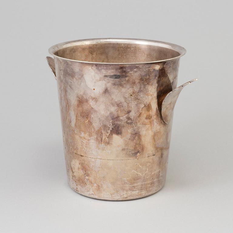 AN ART DÉCO PLATE CHAMPAGNE COOLER, 1930s.