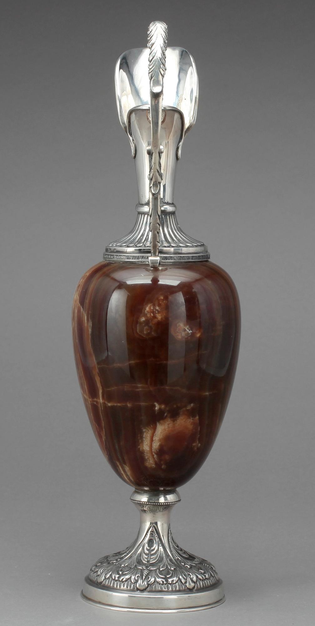 VINKANNA, silver och sten, Florens, Melani och Busio, 1900-tal. Tot vikt inkl sten 3483 gram.