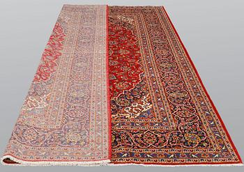 A carpet, Kashan, ca 355 x 248 cm.