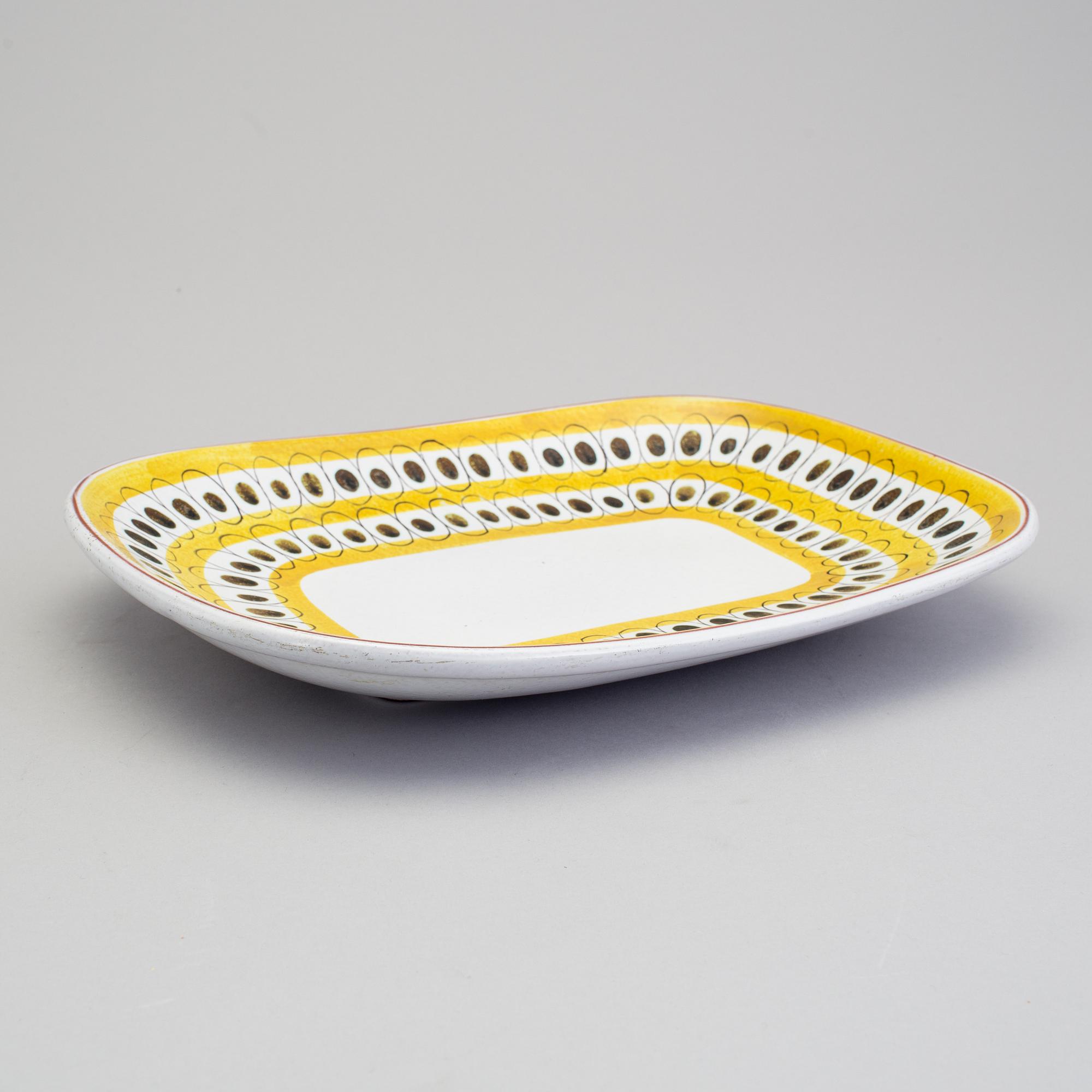 STIG LINDBERG, a faience dish, Gustavsberg 1950s.