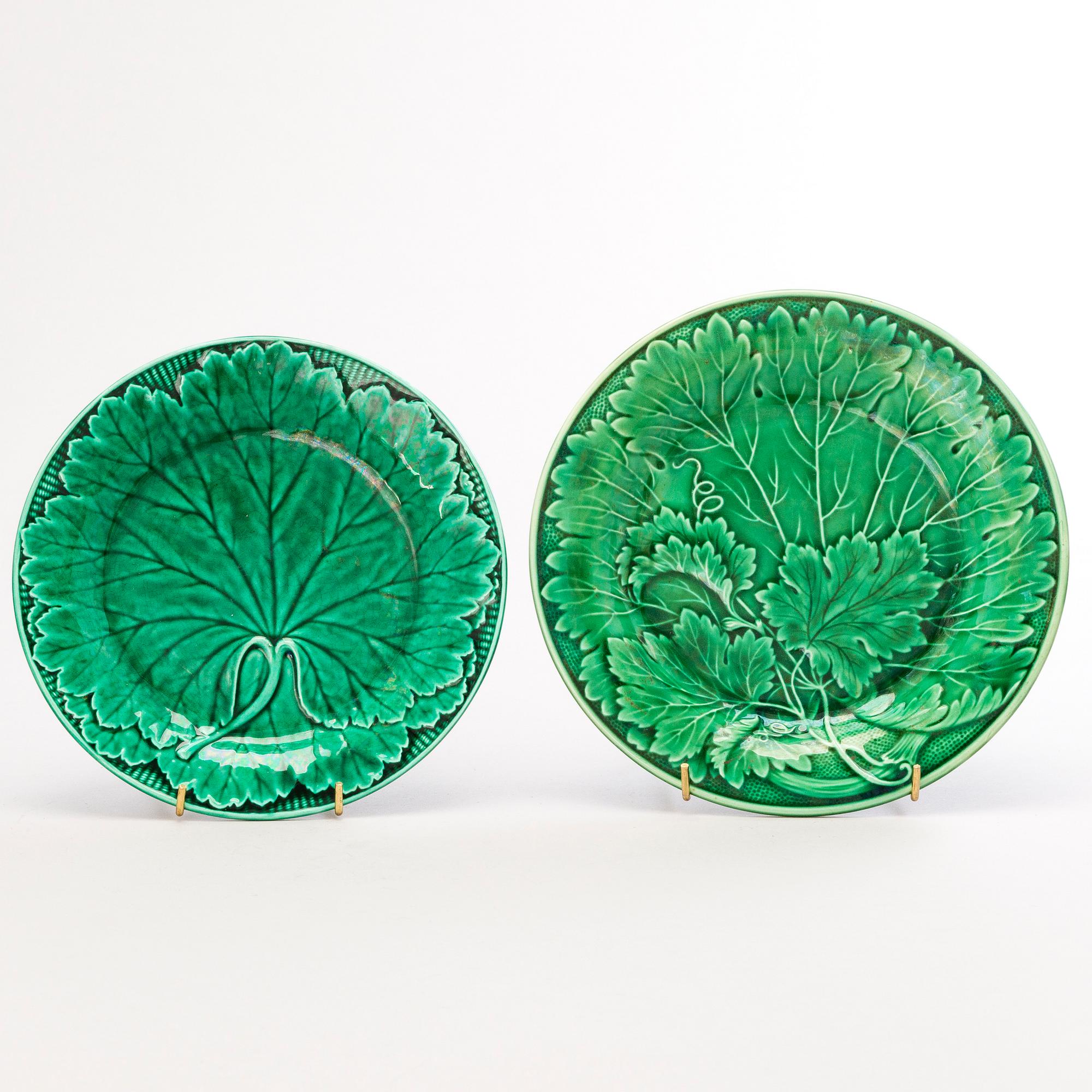 A set of three majolika Wedgwood leaf plates and two similar plates.