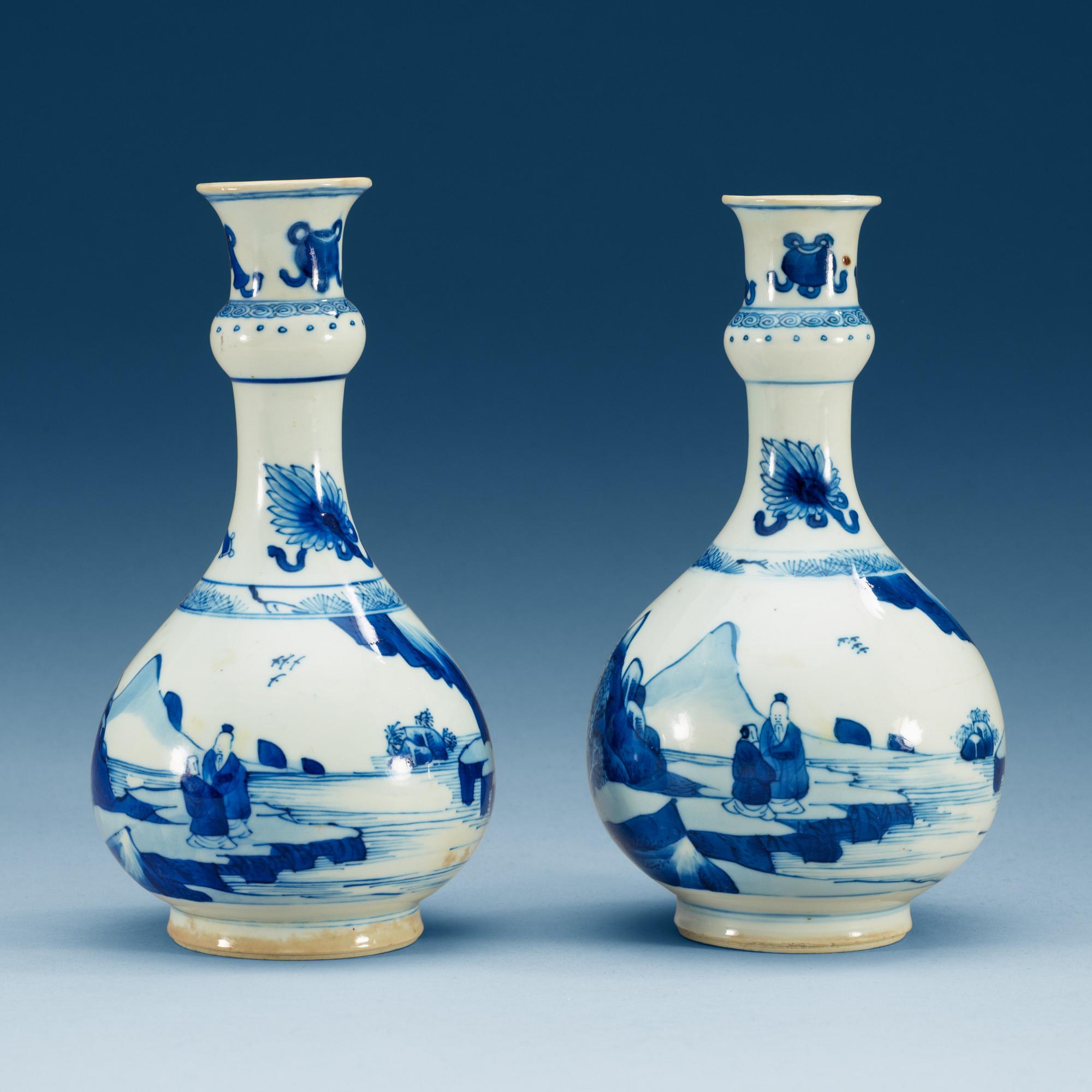 VASER, ett par, porslin. Qing dynastin, Kangxi (1662-1722).
