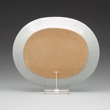 A famille rose serving dish, Qing dynasty, Qianlong (1736-95).