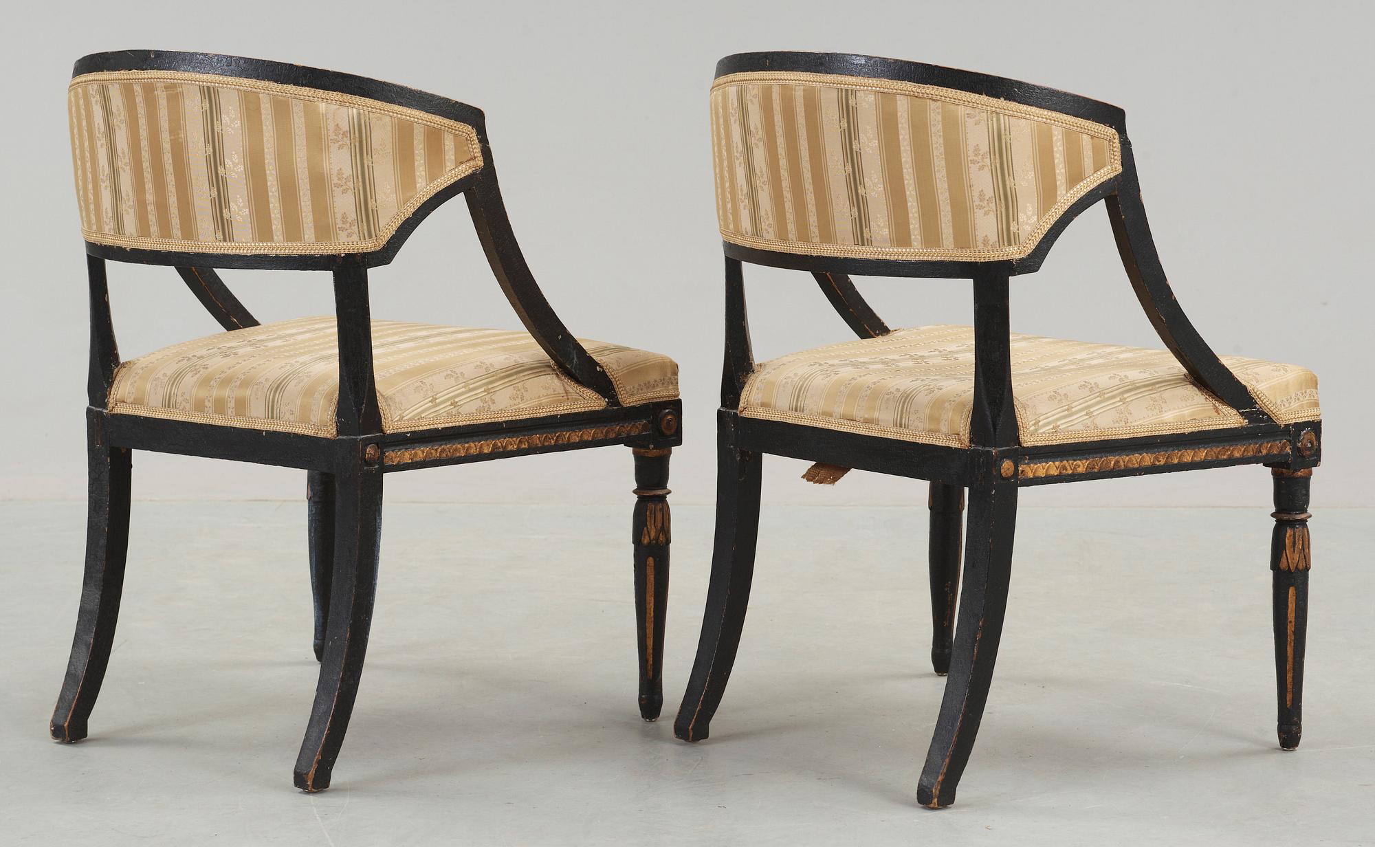 BALJFÅTÖLJER, ett par, sengustavianska, 1800-talets första hälft.