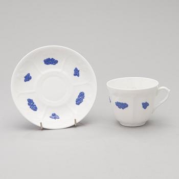 A 43-piece porcelain dinnerware set, "Blå blom", Gustavsberg.