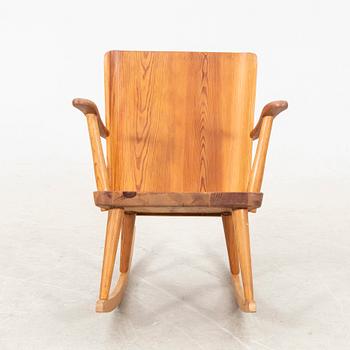 Göran Malmvall, svensk furu gungstol modell 510.