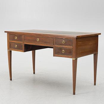 A Georgian style desk, early 20th century.