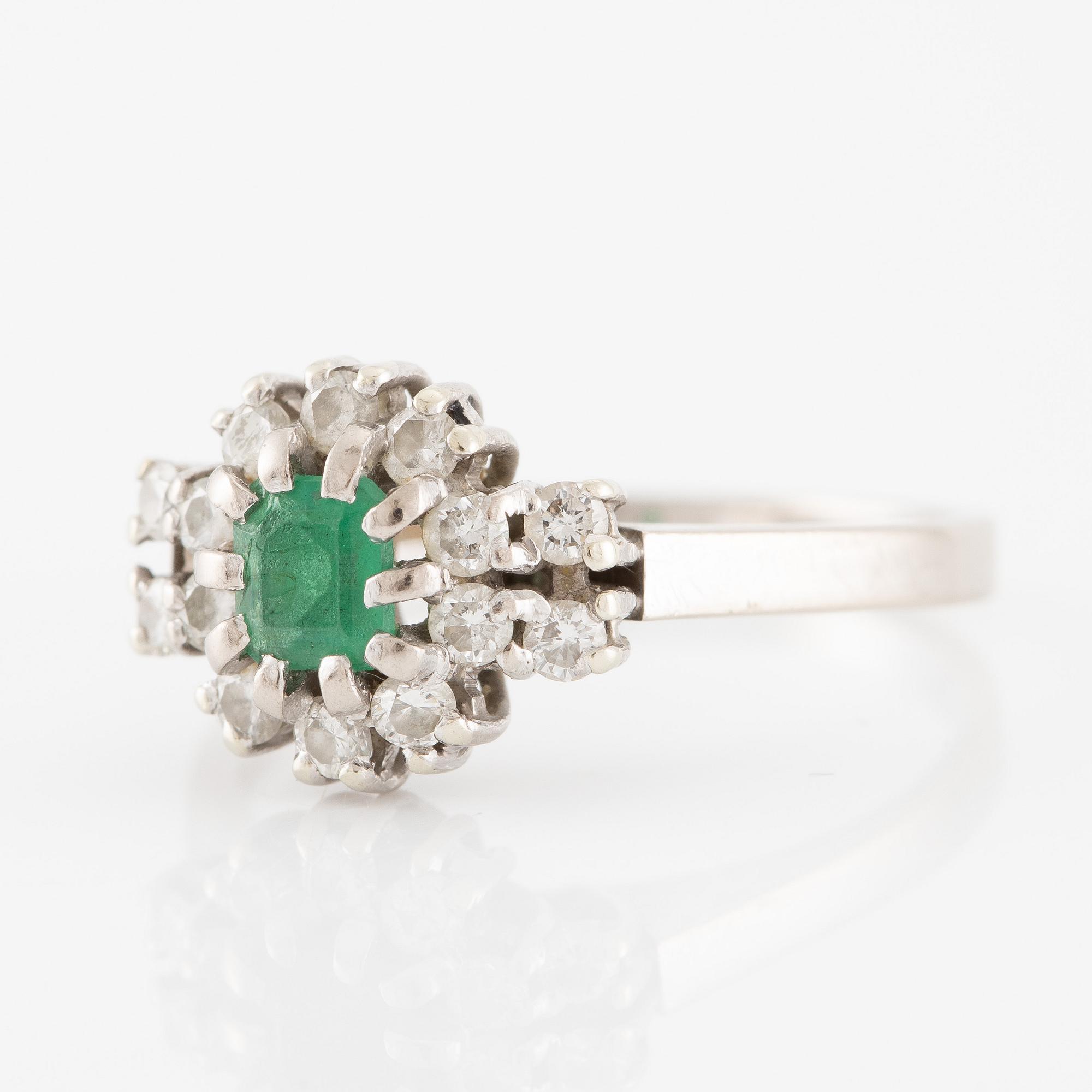 Ring, Evert Lindberg, 18K white gold with emerald and brilliant-cut diamonds.