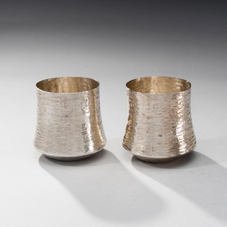 KANNA och BÄGARE, 6 st, sterling silver, Tapio Wirkkala, Hopeakeskus, Tavastehus 1977. Tot. vikt ca 1842 g,