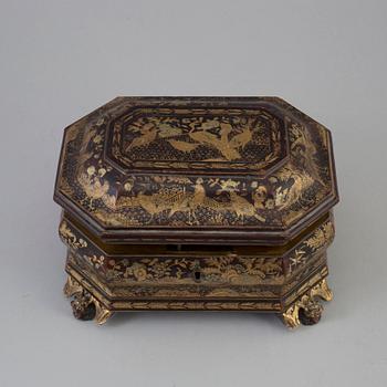 A Chinese lacquered box with cover with two pewter tea caddies, Qing dynasty, 19th Century.