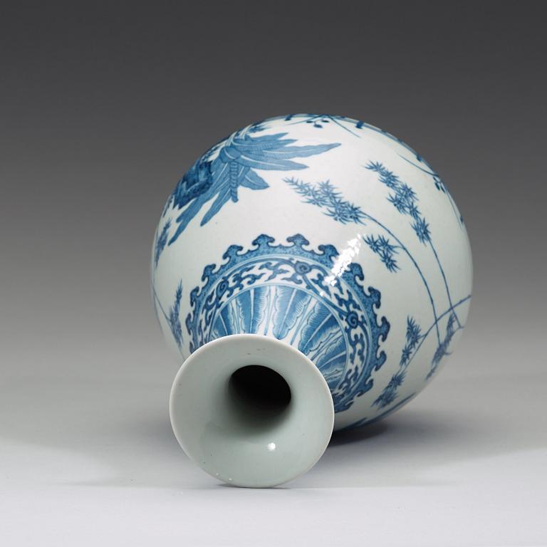 A blue and white vase, Qing dynasty, with Xianfeng's six character mark and period (1851-1861).