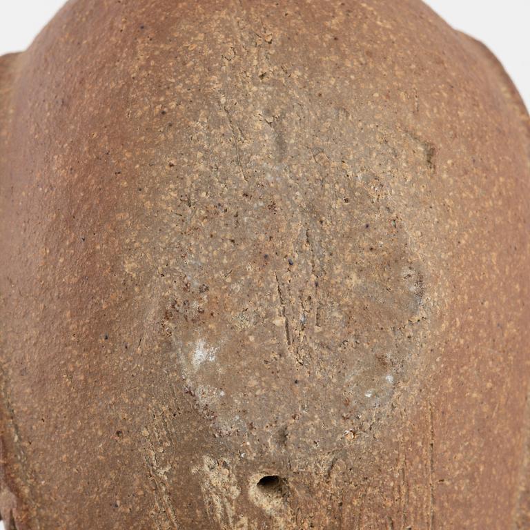 Tyra Lundgren, a stoneware sculpture of a pigeon.