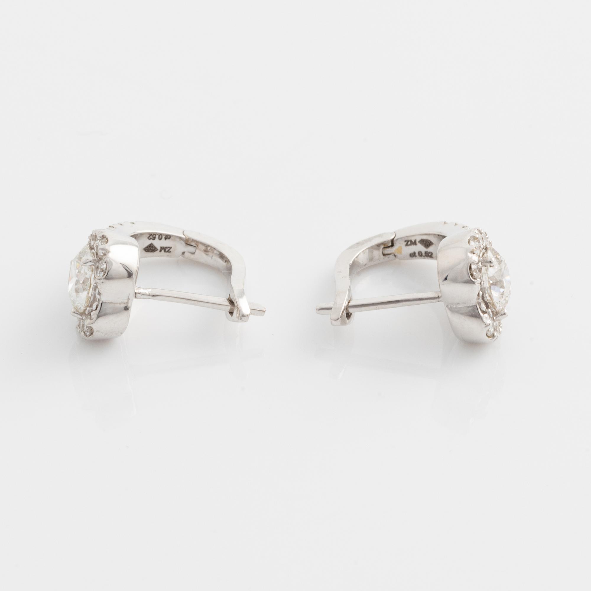 Earrings with brilliant-cut diamonds accompanied by an HRD report.