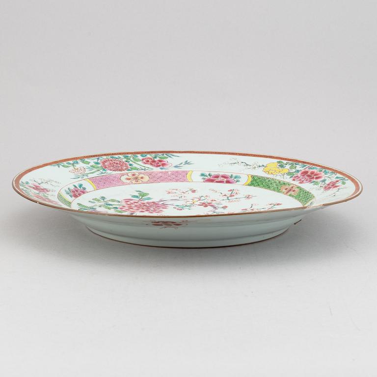 A famille rose dish, Qing dynasty, Yongzheng (1723-35).