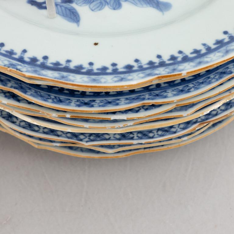 A set of 24 Chinese export porcelain plates, Qing dynasty, Qianlong (1736-95).