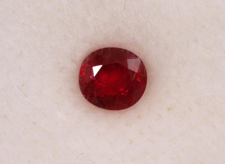 SAFIR, 1,52 ct och RUBIN, 0,49 ct.