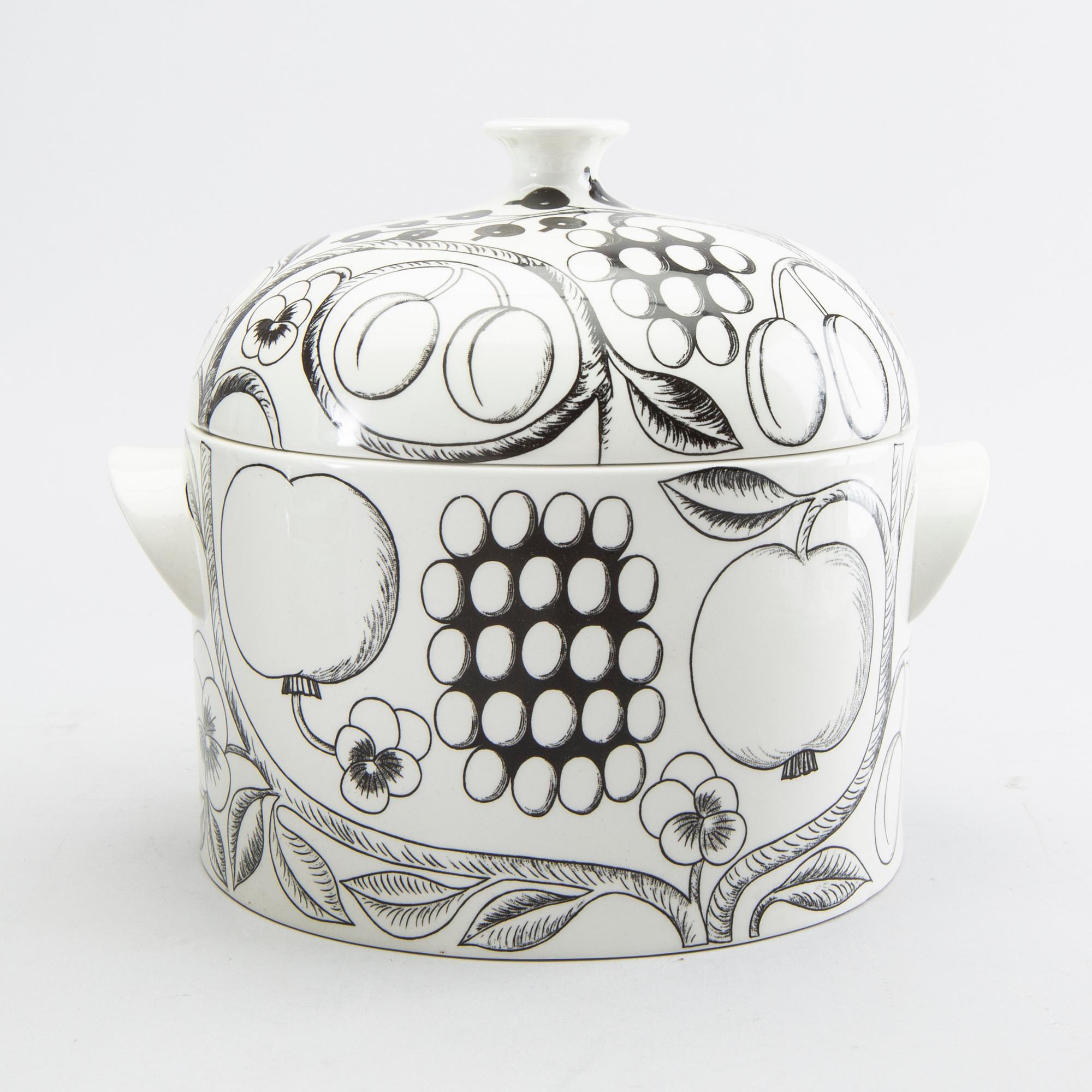 Birger Kaipiainen, An eight pcs Paratiisi dinner service form Arabia Finland later part of the 20th century.