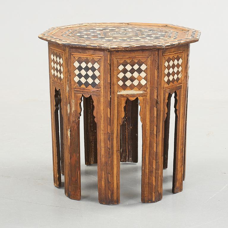 RÖKBORD, orientaliskt, 1900-tal.
