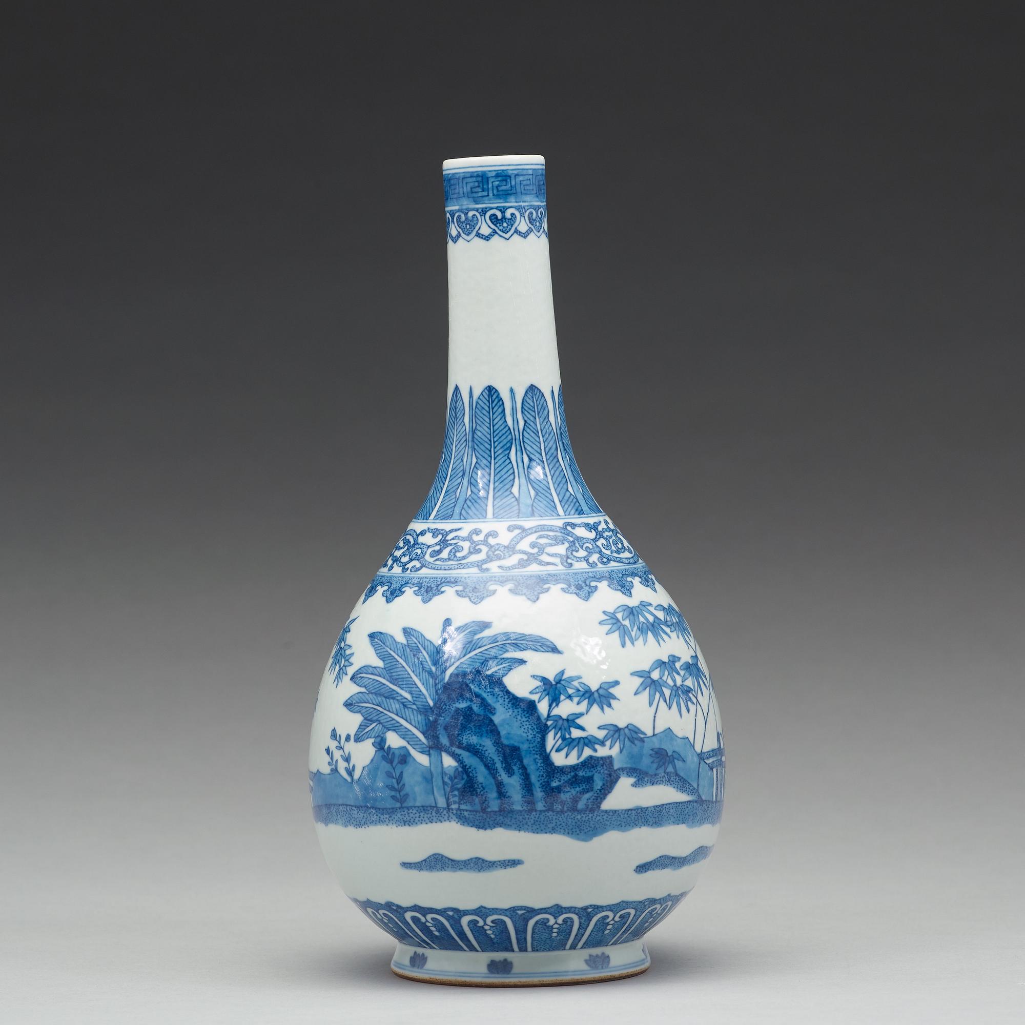 A blue and white bottle vase, Qing dynasty, Guangxu mark and period (1874-1908).