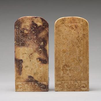 BOKSTÖD, ett par, soapstone. Qingdynastin (1664-1912).