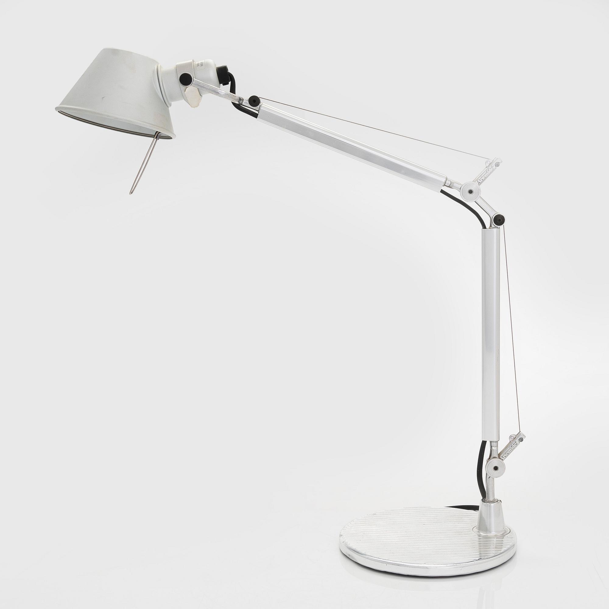 Michele De Lucchi & Giancarlo Fassina, pöytävalaisin, "Tolomeo, micro", Artemide, Italia 2000-luku.