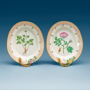 730. A pair of Royal Copenhagen 'Flora Danica' dishes, Denmark, 20th Century.