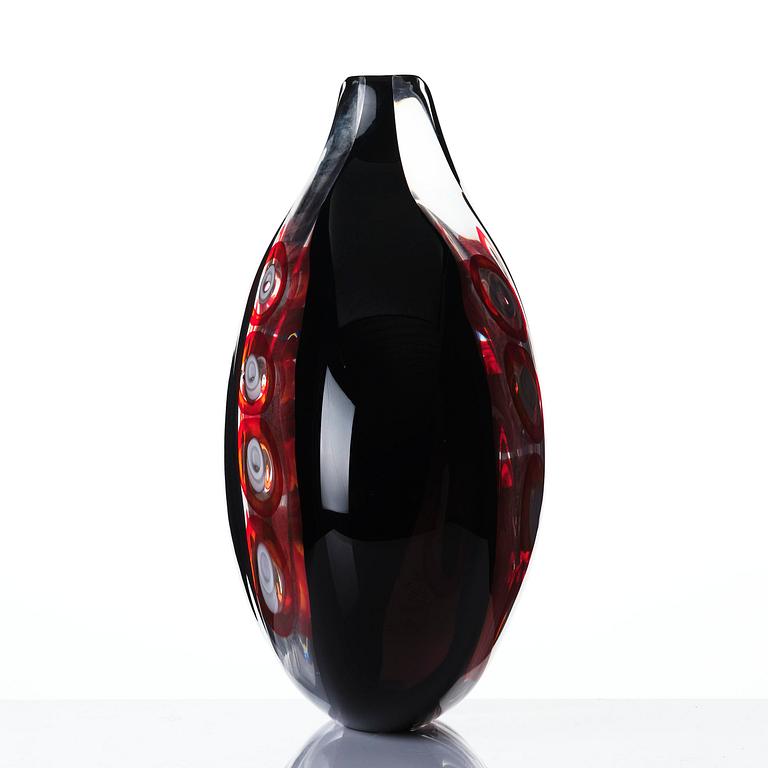 Ann Wåhlström, a unique glass vase, BMI Studios, Seattle, USA, 2007.