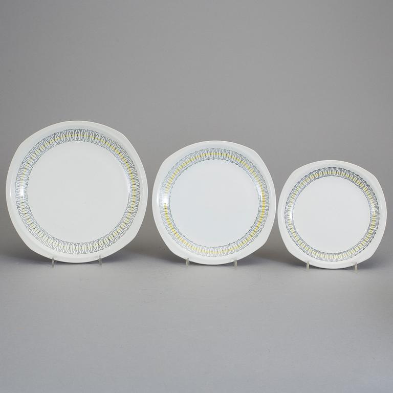 MATSERVISDELAR, 37 stycken, porslin, "Kryss", Helmer Ringström, Gefle/Upsala Ekeby, i produktion 1957-64.