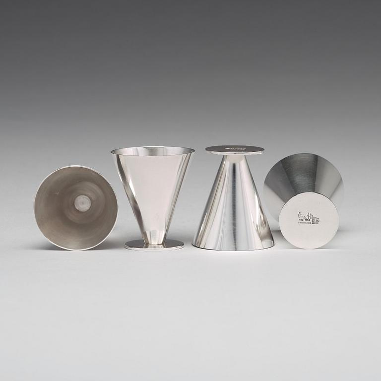 Wiwen Nilsson, a cocktail set comprising a cocktailshaker, ten glasses and a tray, Lund, sterling 1946.