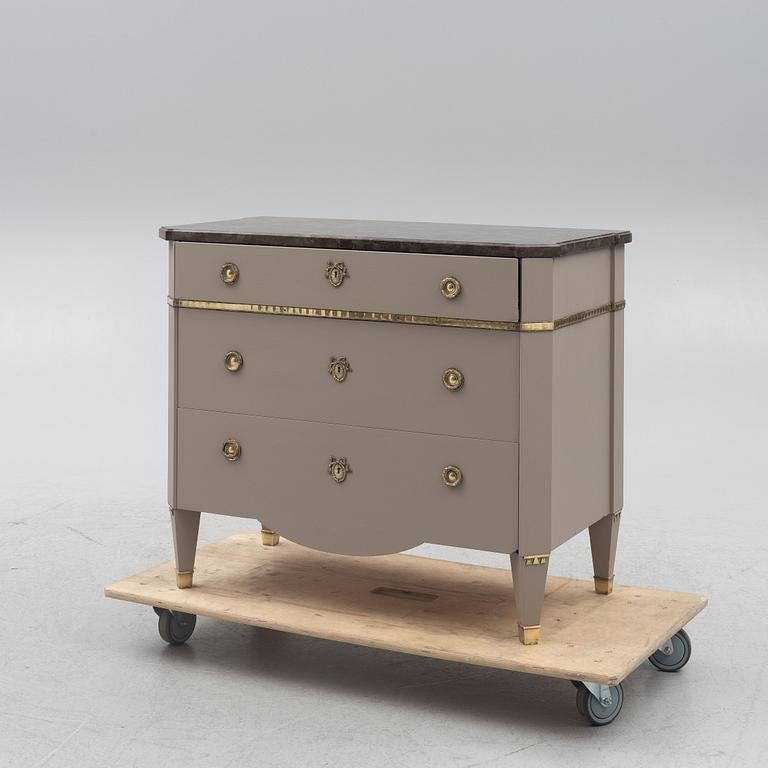 Chest of drawers, Gustavian style, 20th century.