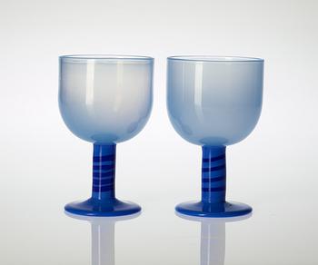 A pair of Gunnar Cyrén glass goblets, Orrefors 1967.
