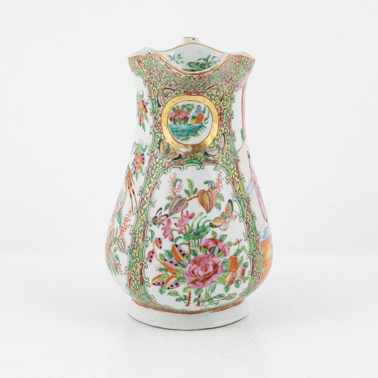 A porcelain jug, China, around 1900.