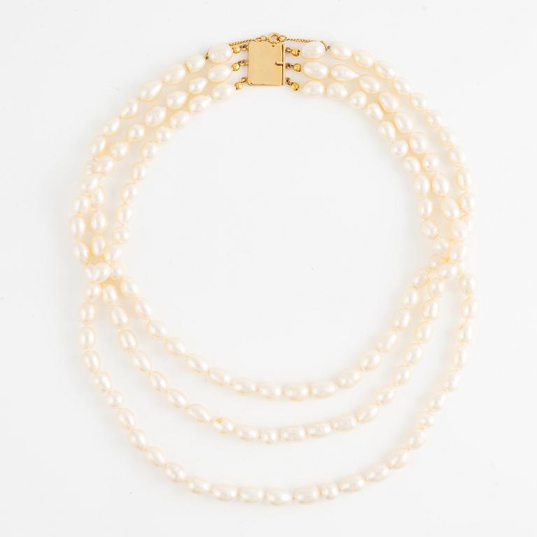 Necklace, cultured pearls, clasp 18K gold.