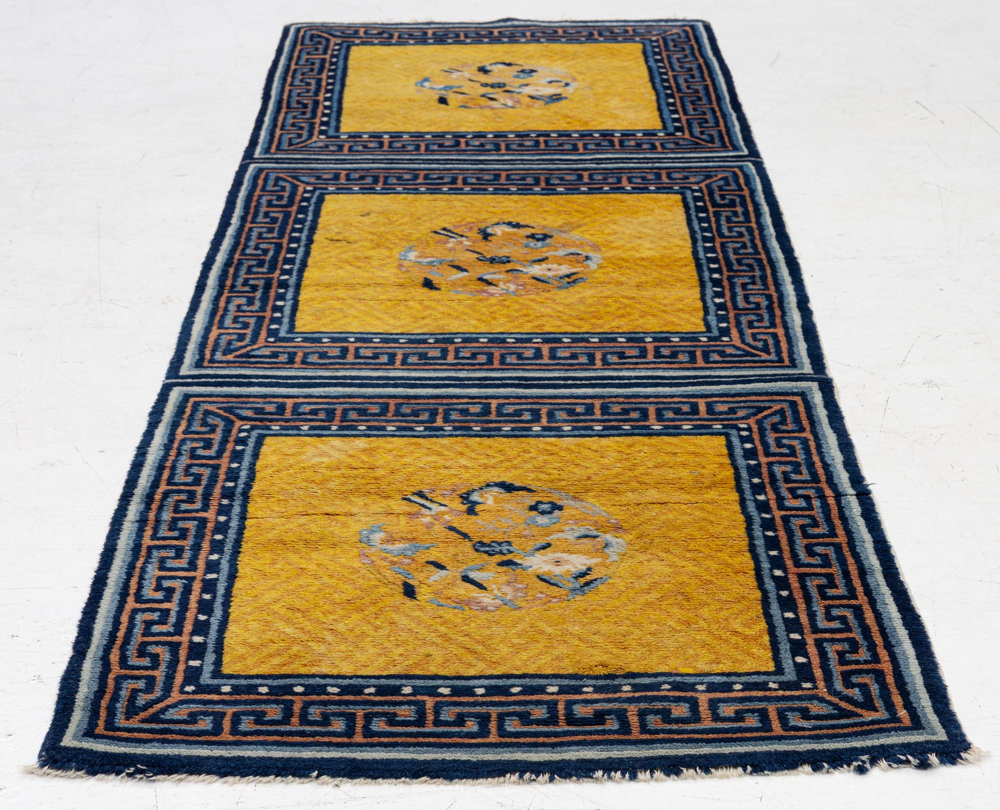 Matta, semiantik, Kina, ca 205 x 69 cm.