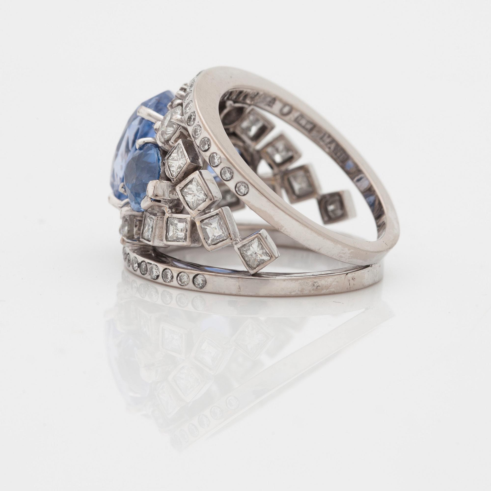 A sapphire and brilliant cut diamond ring. Mandelstam 'Stardust Collection'.