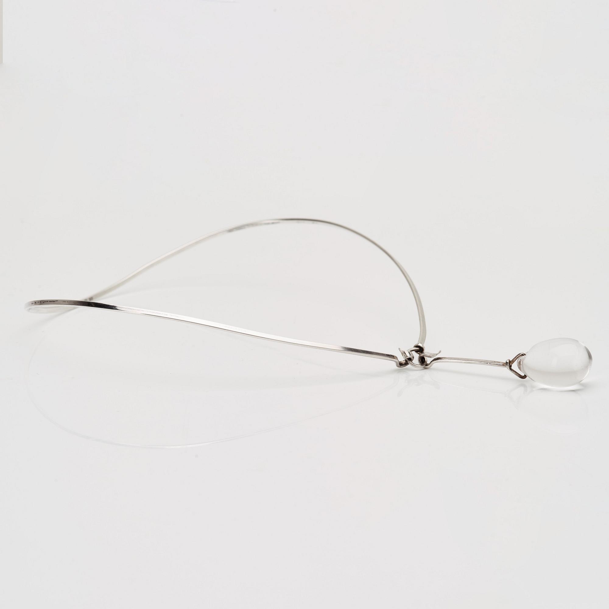 Vivianna Torun Bülow-Hübe, halssmycke, egen verkstad, Stockholm, 1964, silver och glas.