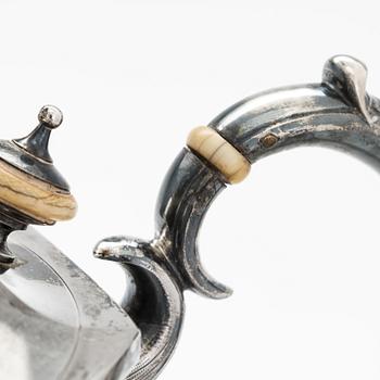 Samovar, silver, S:t Petersburg 1875. Oidentifierad mästarstämpel.