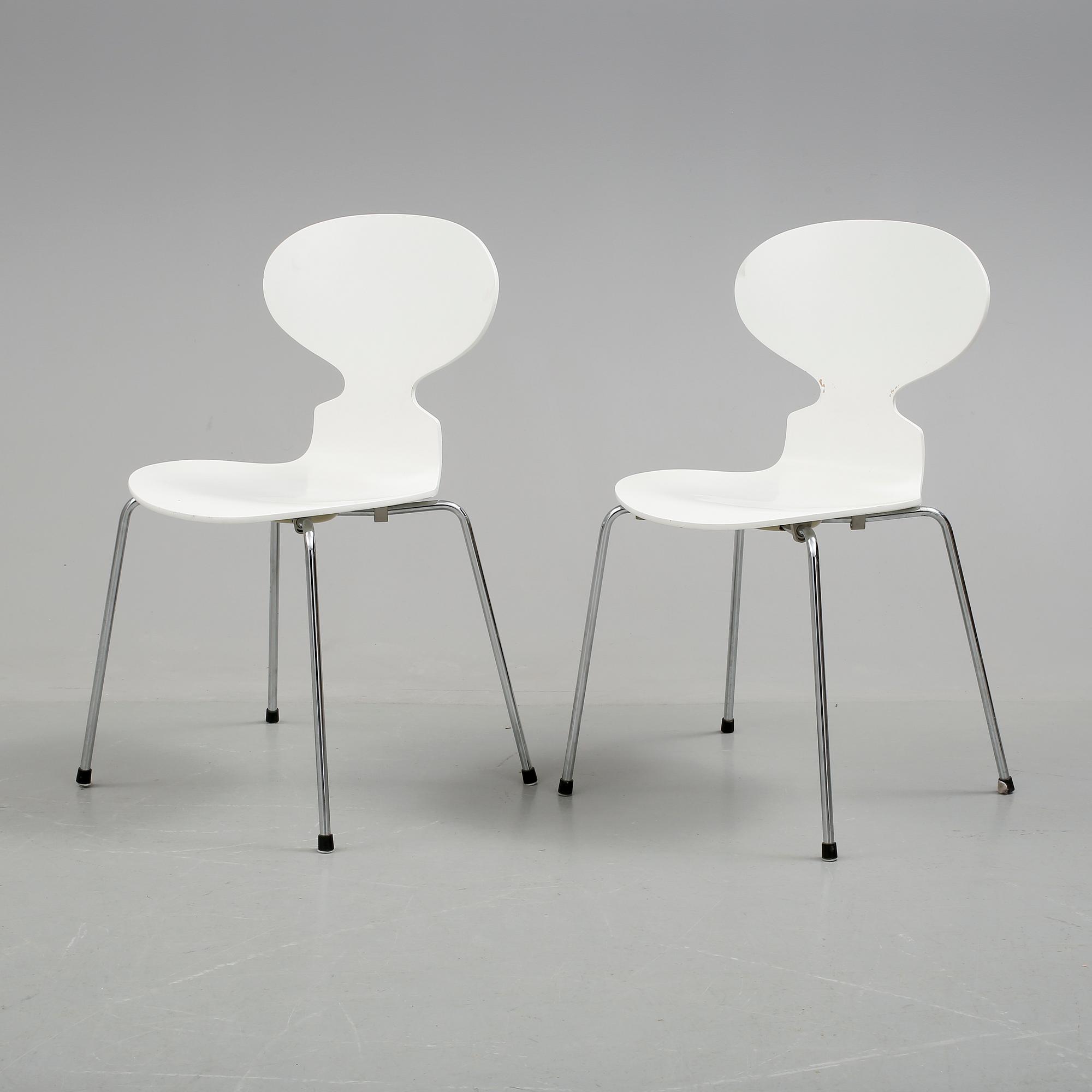 STOLAR, ett par, "Sjuan", Arne Jacobsen, Fritz Hansen, 1998.