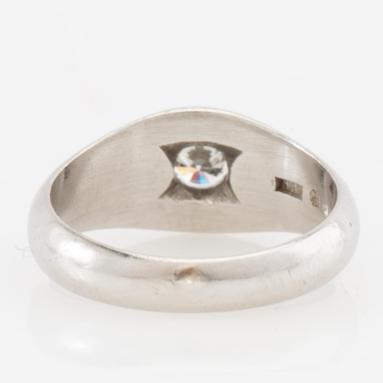 Ring in platinum set with a round brilliant-cut diamond, Harry Hermansson Stockholm 1958.
