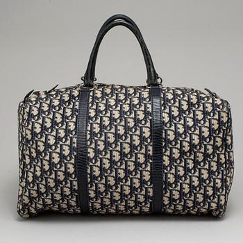 CHRISTIAN DIOR, kuvertväska, plånbok samt weekendbag.